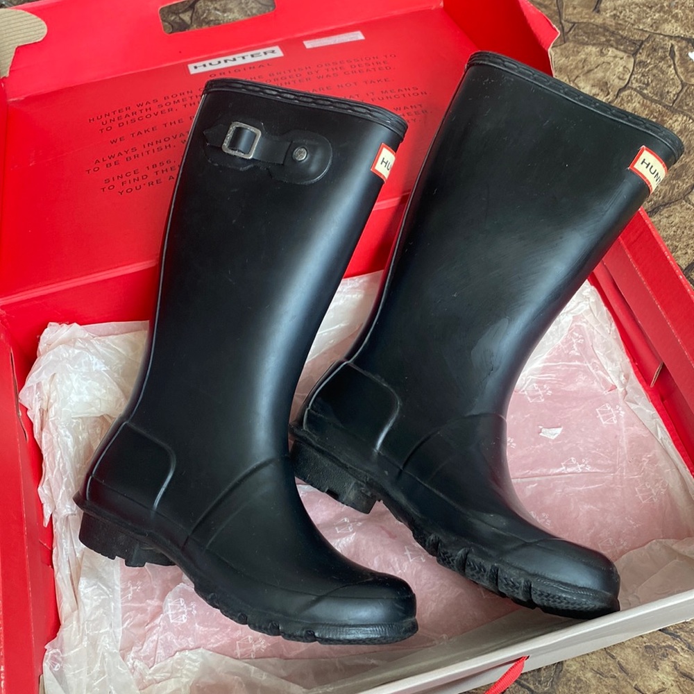 KIDS SIZE 3 HUnter boots, worn 3x times.